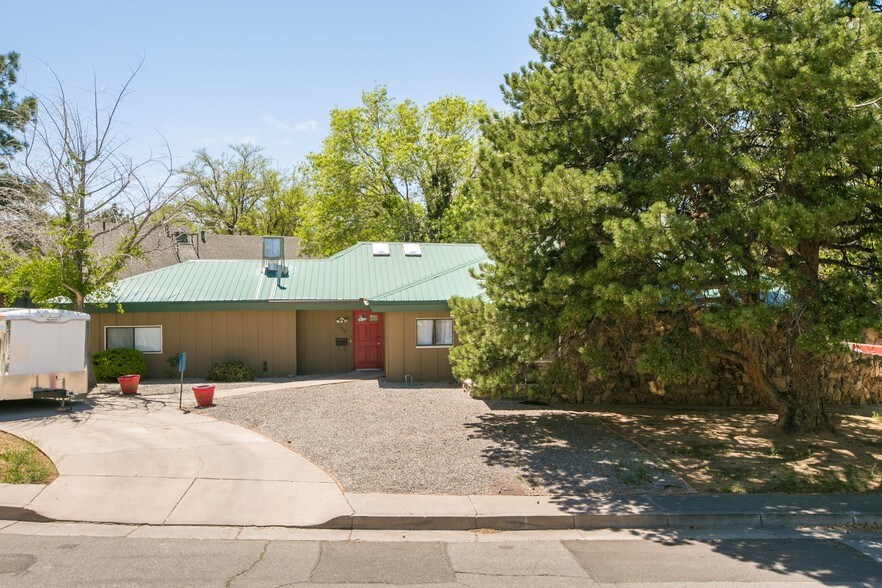 1419 Solano Dr NE, Albuquerque, NM for sale - Primary Photo - Image 1 of 7