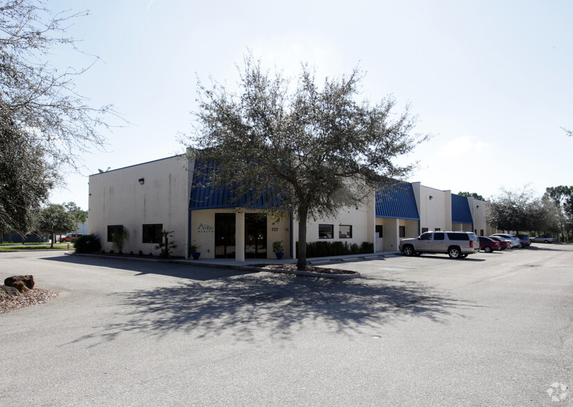 727 Commerce Dr, Venice, FL for lease - Building Photo - Image 3 of 24