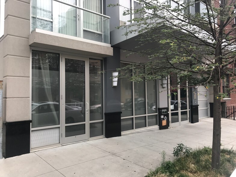 3161 37th Ave, Astoria, NY for sale - Building Photo - Image 1 of 1