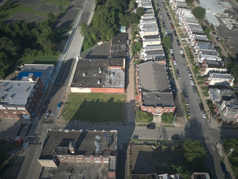 15 W 8th St, 710 Sproul St & 8 W 7th St portfolio of 2 properties for sale on LoopNet.com - Building Photo - Image 2 of 16