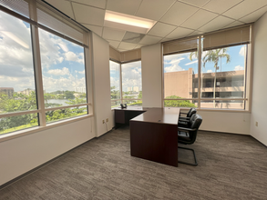 5200 Waterford District Dr, Miami, FL for lease Interior Photo- Image 2 of 10