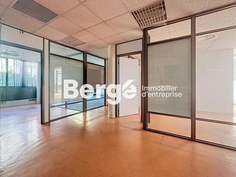 Office in Antibes for lease - Interior Photo - Image 1 of 14