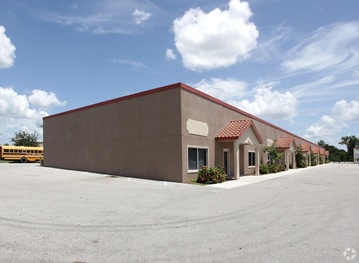 300 Leonard Blvd, Lehigh Acres, FL 33971