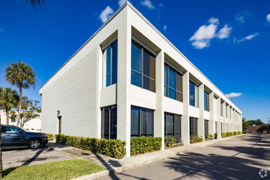 5440 Mariner St, Tampa, FL for lease - Building Photo - Image 1 of 9