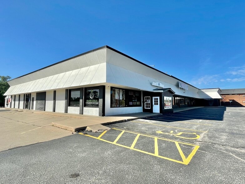 6801-6829 E Kellogg Dr, Wichita, KS for lease - Building Photo - Image 1 of 13