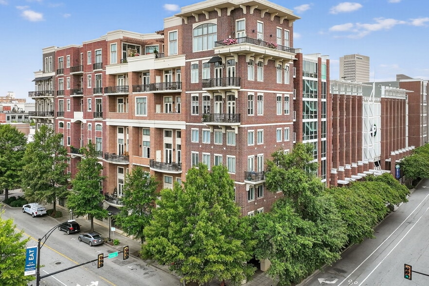 121-131 E McBee Ave, Greenville, SC for lease - Building Photo - Image 2 of 5