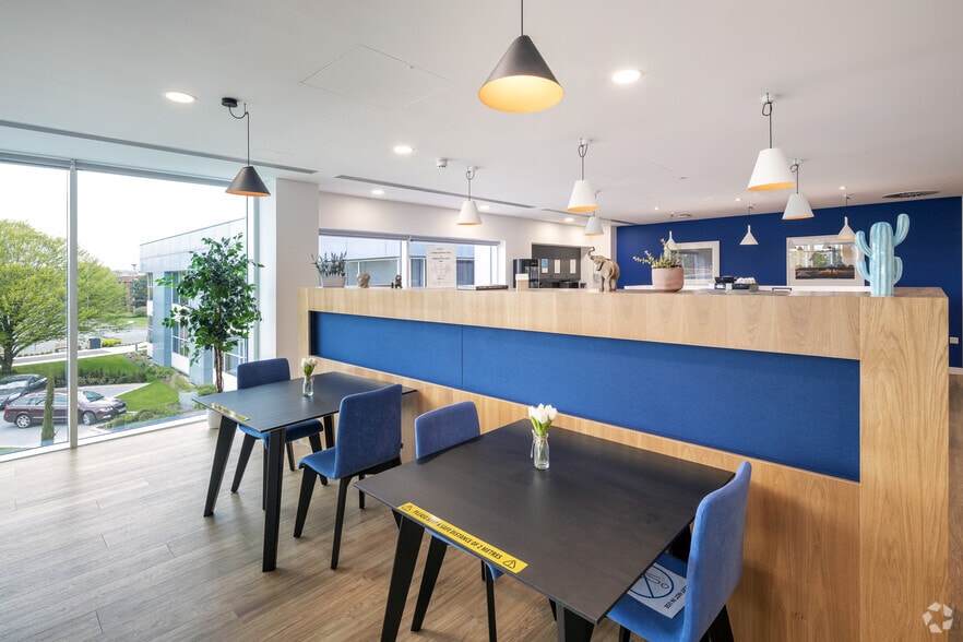 220 Wharfedale Rd, Wokingham for lease - Lobby - Image 2 of 14