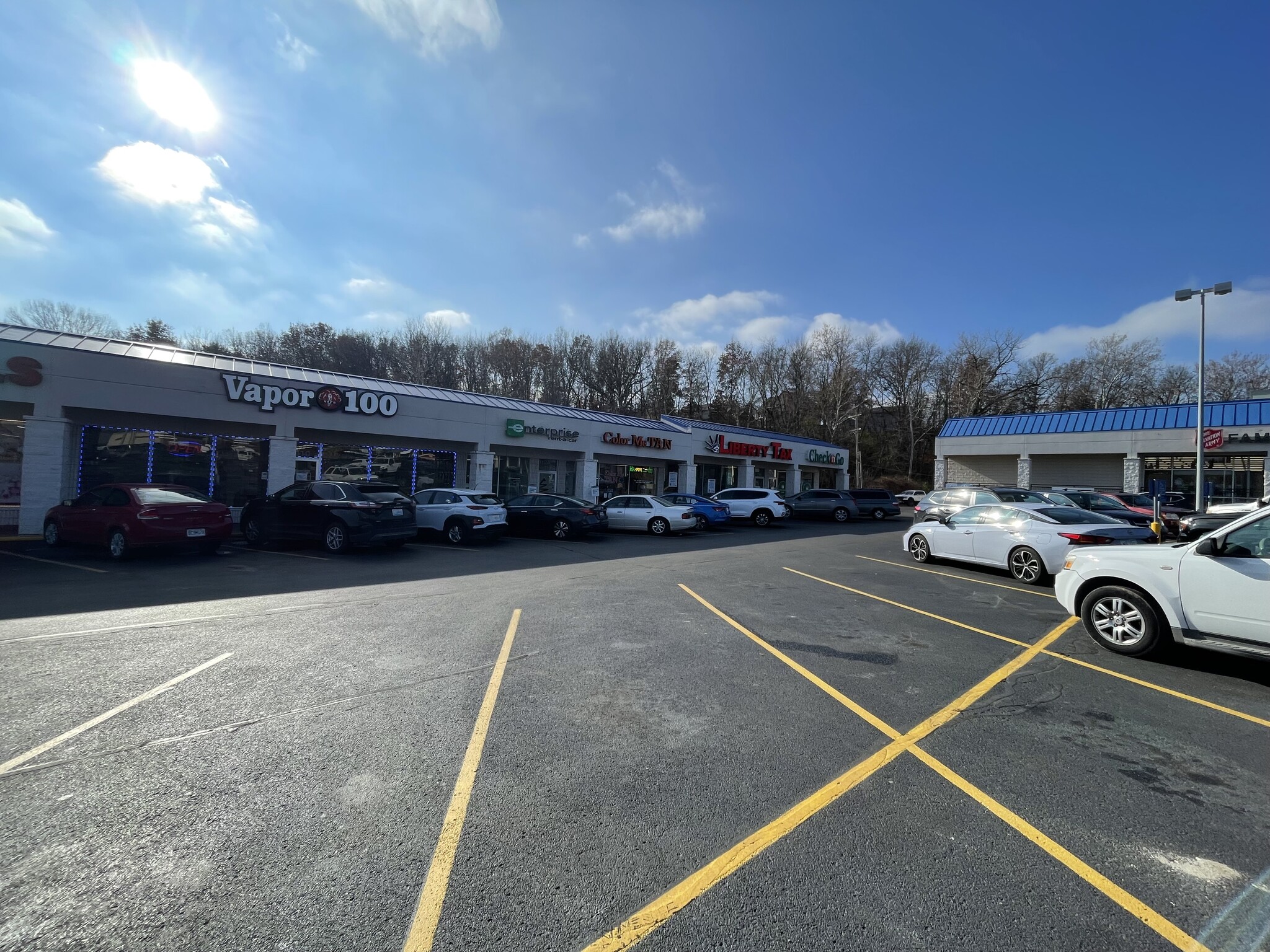 100-200 Steamboat Bend Shopping Ctr, Hannibal, MO for lease Building Photo- Image 1 of 4