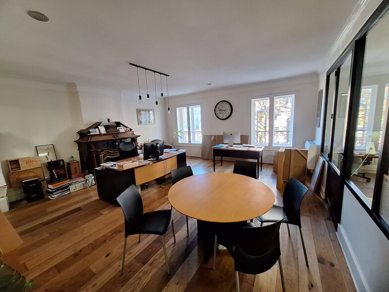 10 Cours Du XXX Juillet, Bordeaux for lease - Building Photo - Image 1 of 6