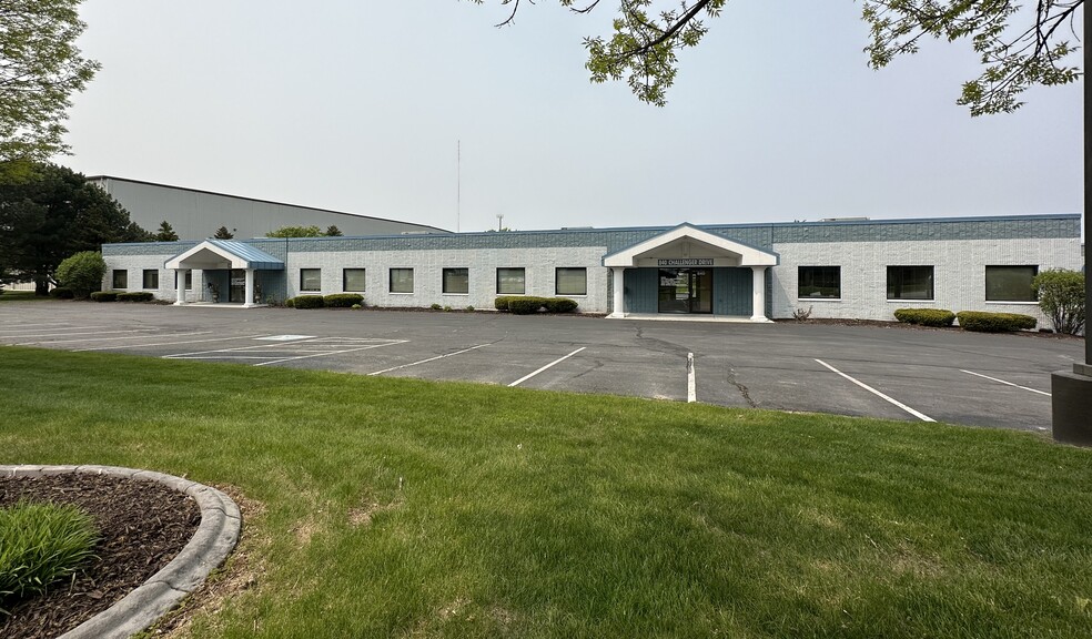 840 Challenger Dr, Green Bay, WI for lease - Building Photo - Image 1 of 2