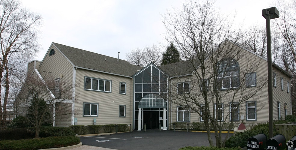 1816 Mount Holly Rd, Burlington, NJ for lease - Primary Photo - Image 1 of 3