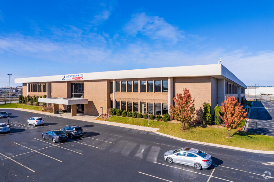 7800 W Brown Deer Rd, Milwaukee, WI for lease - Building Photo - Image 3 of 12