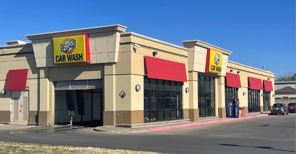 700 N b Rd, Wichita, KS 67206