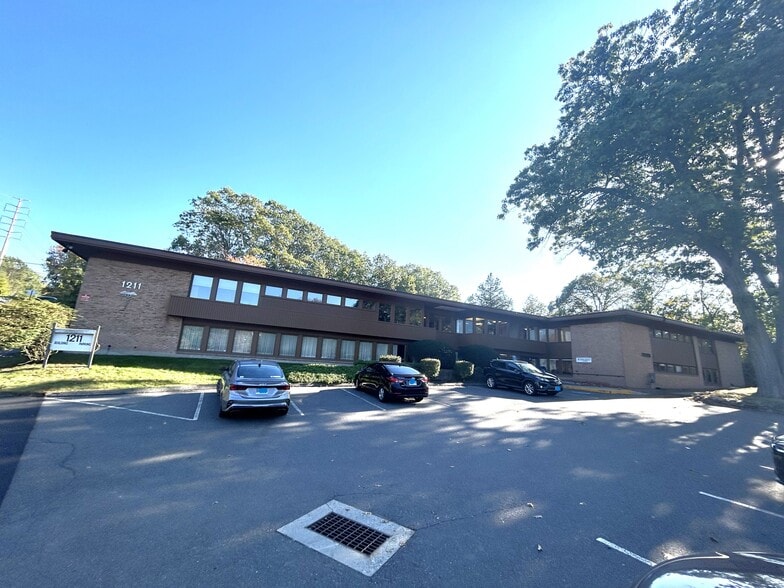 1201 W Main St, Waterbury, CT for lease - Building Photo - Image 1 of 1