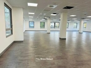 Office in Limonest for lease Interior Photo- Image 2 of 5