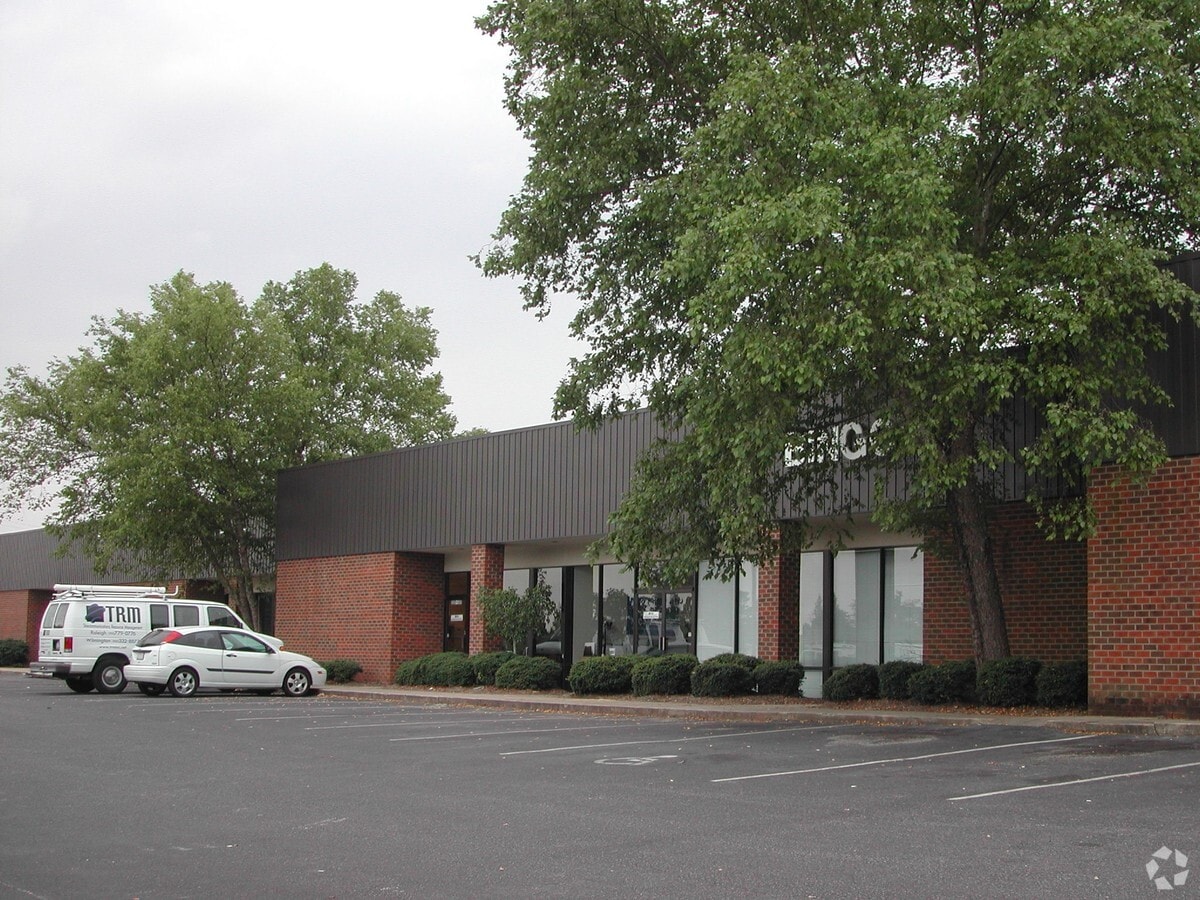 335 Sherwee Dr, Raleigh, NC 27603