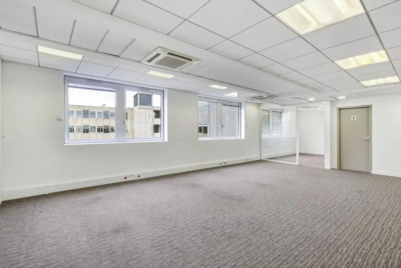 24 Quai Galliéni, Suresnes for lease Interior Photo- Image 1 of 6