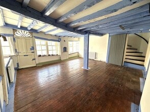 23 Market Pl, Faringdon for lease Interior Photo- Image 2 of 4