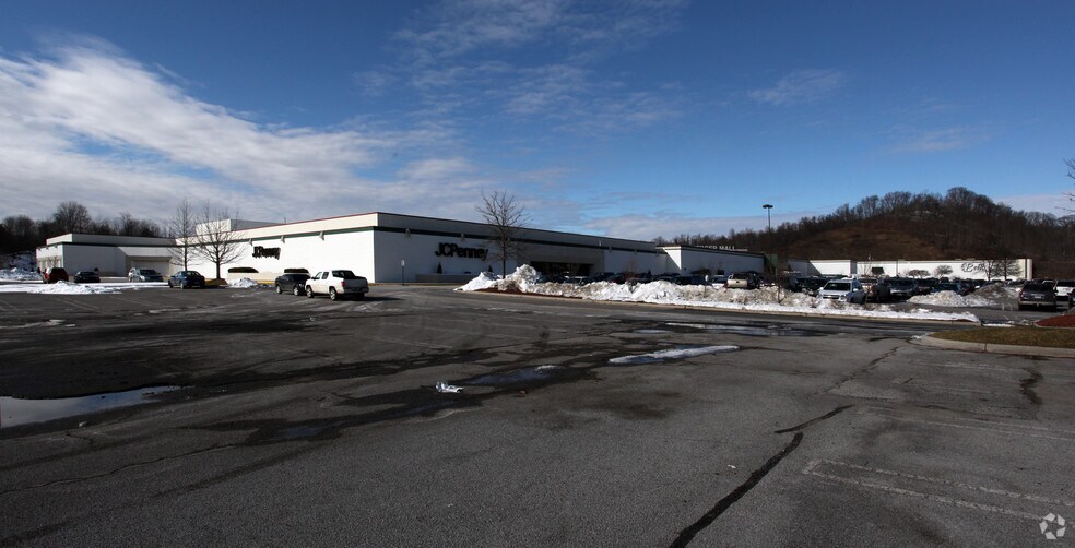 261 Mercer Mall Rd, Bluefield, WV for sale - Primary Photo - Image 1 of 1