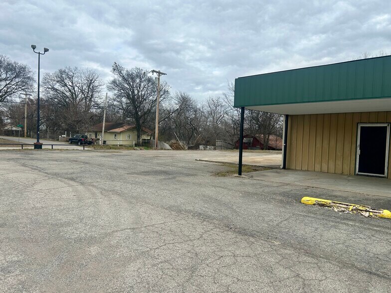 201 S McQuarrie Ave, Wagoner, OK for sale - Building Photo - Image 3 of 13