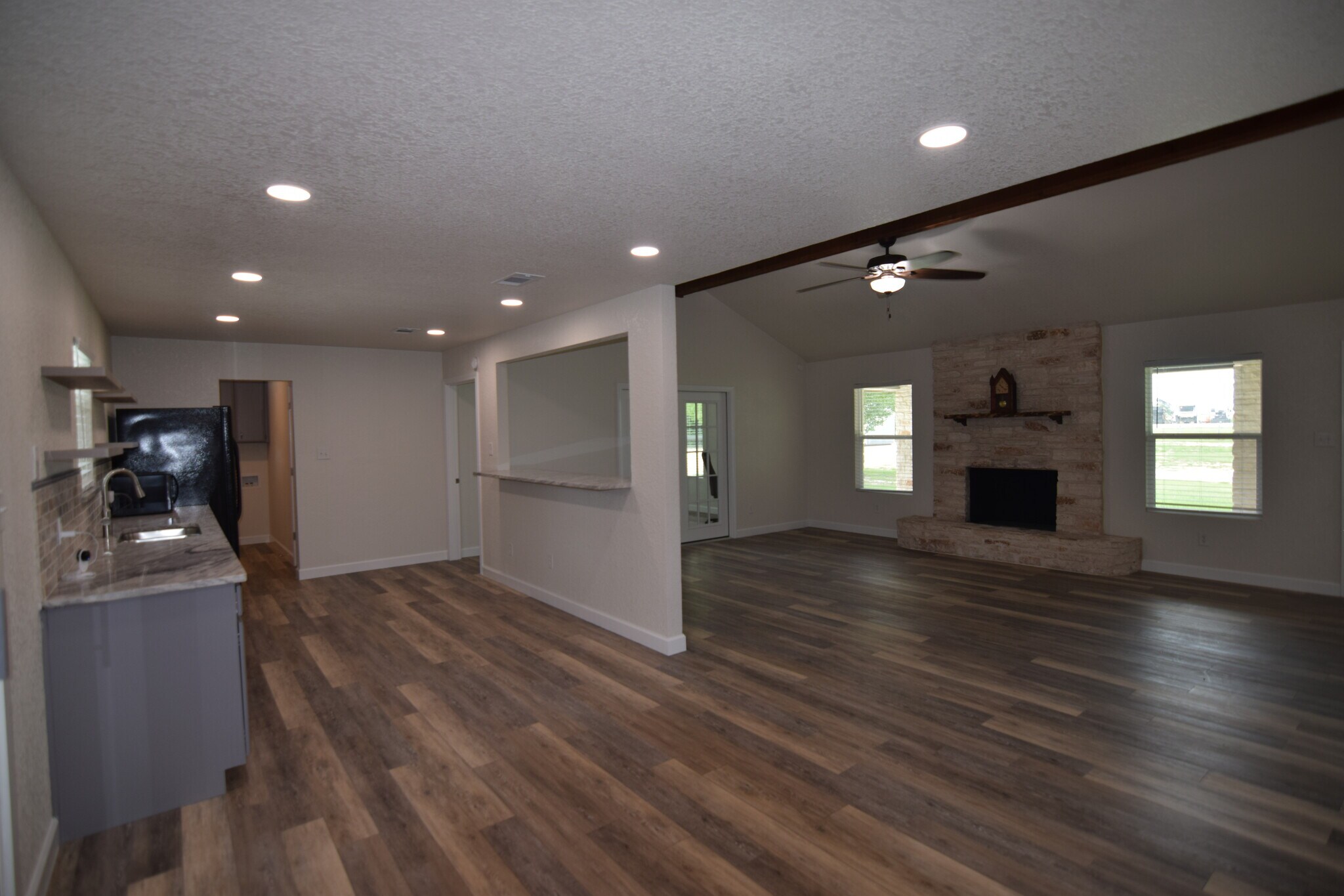 28 Old Lockhart Rd, Kyle, TX 78640 Uhland Office & Yard