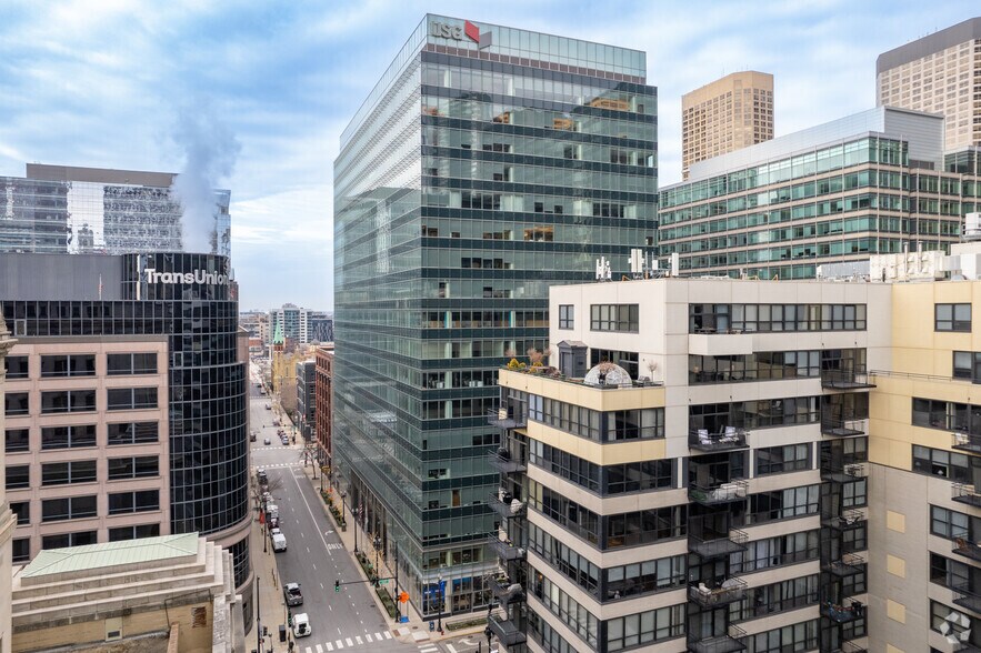 550 W Adams St, Chicago, IL for lease - Building Photo - Image 2 of 25