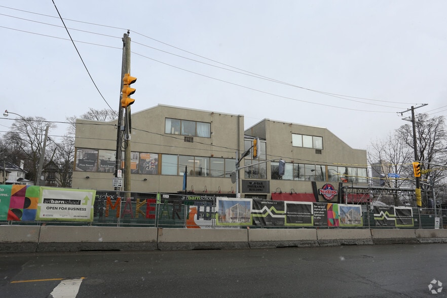 250 Eglinton Ave W, Toronto, ON for lease - Building Photo - Image 3 of 4
