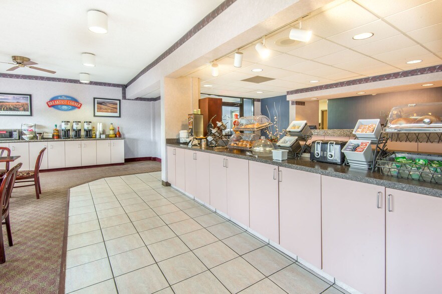 1401 SW Ashworth Pl, Topeka, KS for sale - Other - Image 1 of 1