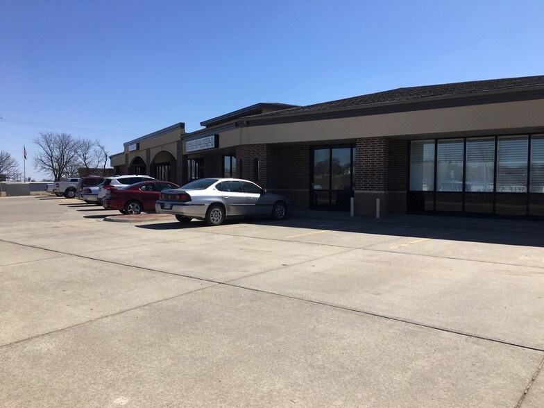 1501 W 24 Hwy, Wamego, KS for sale - Primary Photo - Image 1 of 1