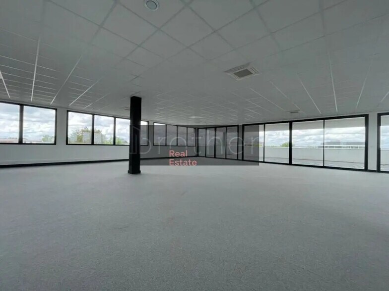 Office in Mérignac for lease - Building Photo - Image 1 of 9
