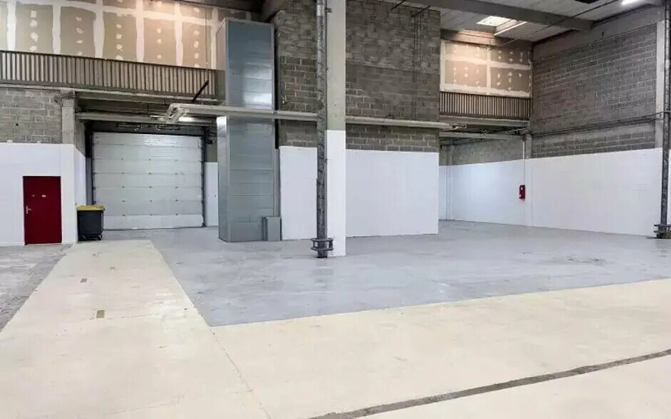 Flex in Sarcelles for lease - Interior Photo - Image 3 of 5