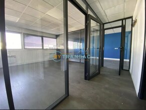 Flex in Chilly-Mazarin for lease Interior Photo- Image 2 of 4