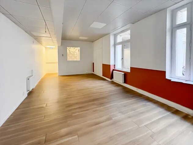 Office in Paris for lease - Building Photo - Image 1 of 8
