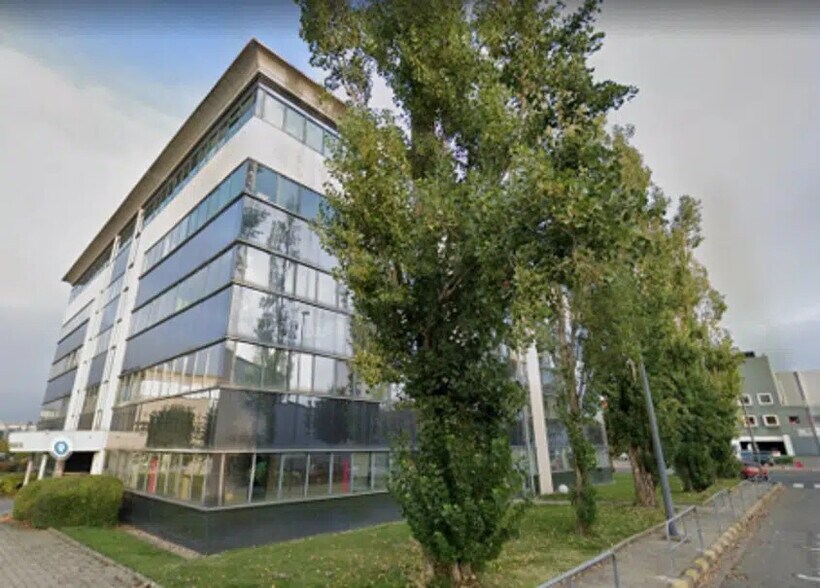 Office in Saint-Étienne for lease - Building Photo - Image 1 of 5