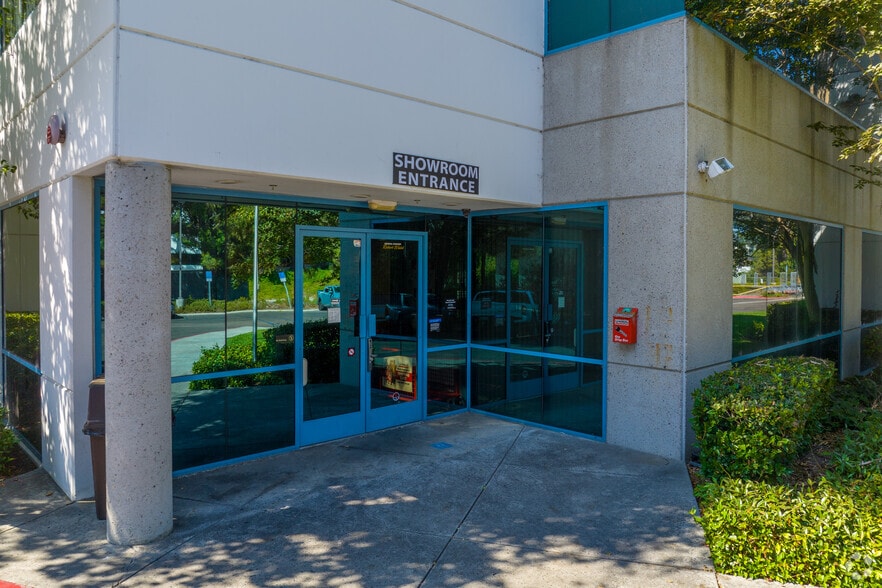 12375 World Trade Dr, San Diego, CA for lease - Building Photo - Image 3 of 4