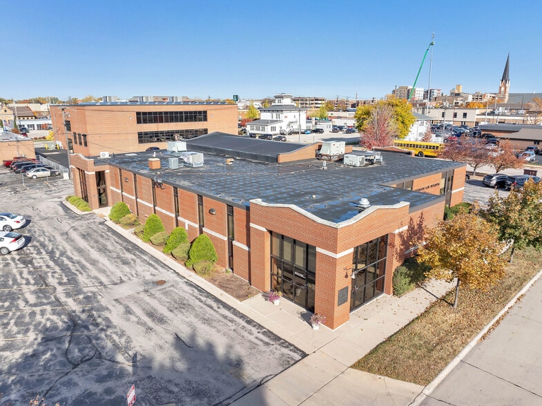 414 S Jefferson St, Green Bay, WI for lease - Building Photo - Image 2 of 37