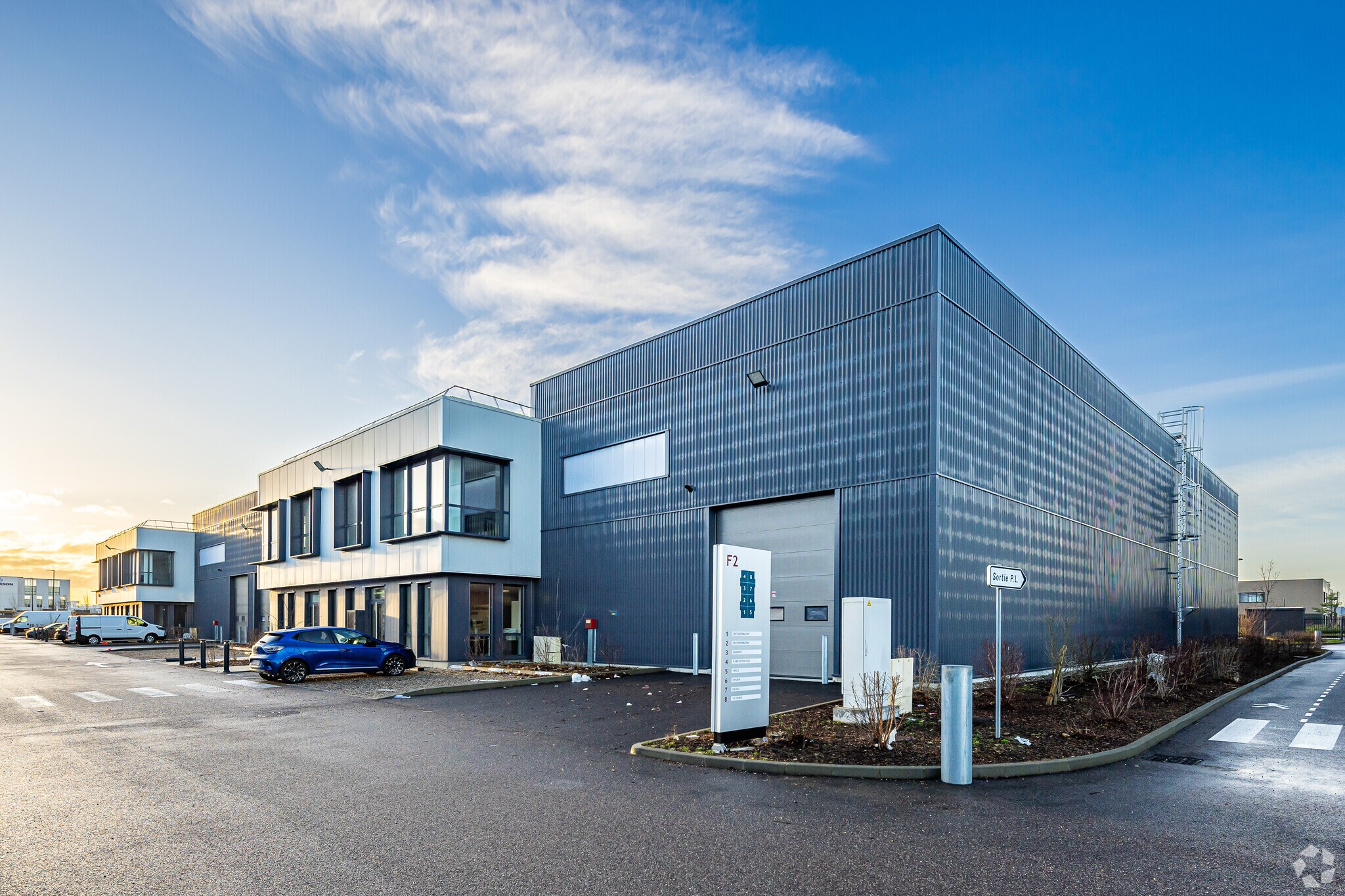 Flex in Saint-Priest for lease Building Photo- Image 1 of 23