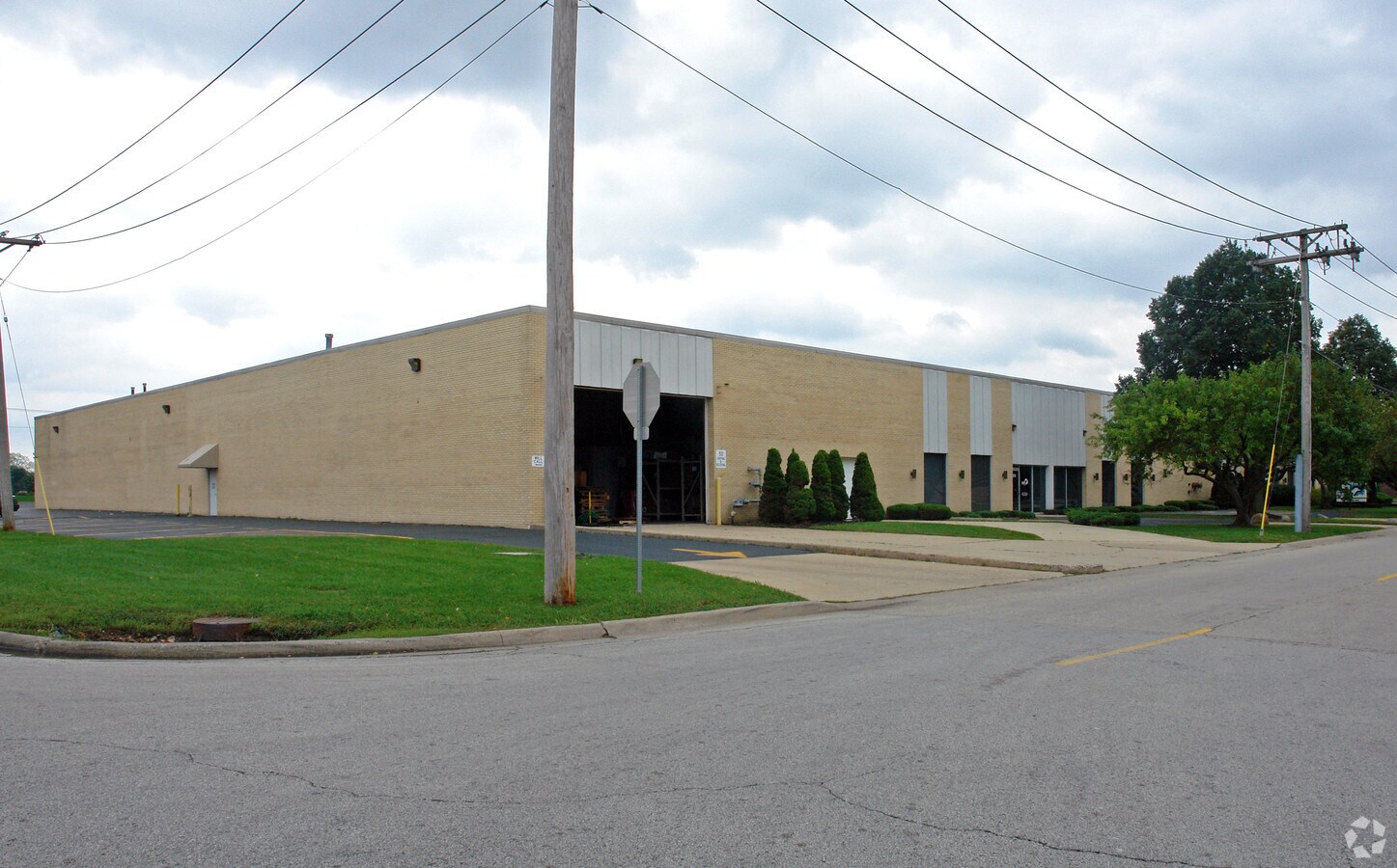 511 Glenn Ave, Wheeling, IL 60090