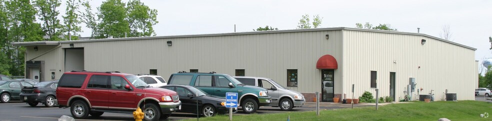 1115 W Tuckaway Ln, Menasha, WI for sale - Primary Photo - Image 1 of 1