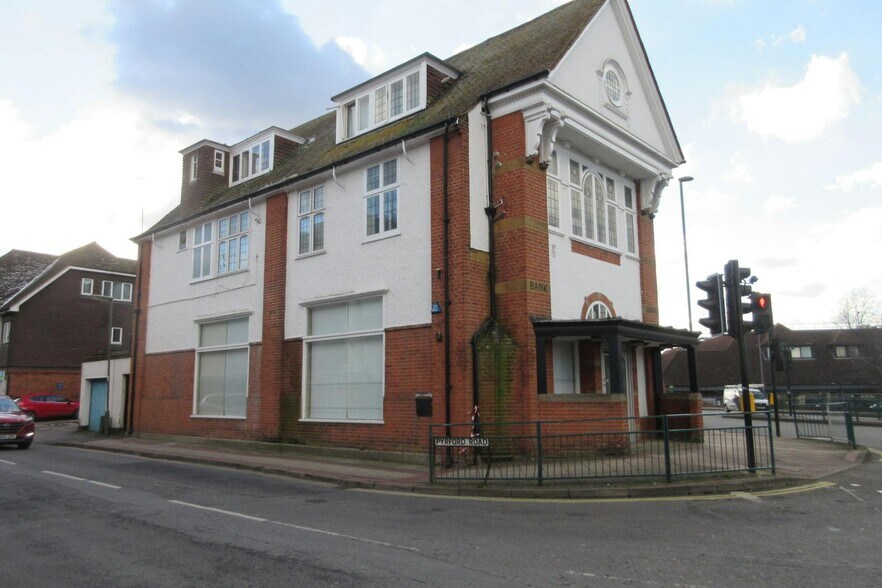 25 Old Woking Rd, West Byfleet for lease - Building Photo - Image 2 of 2