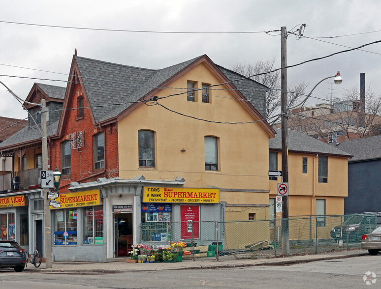 220 Gerrard St E, Toronto, ON for lease - Building Photo - Image 2 of 3