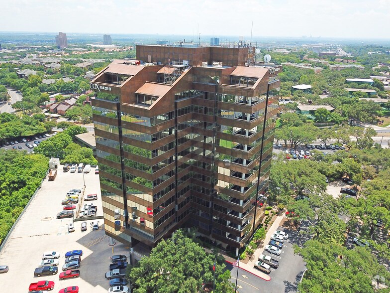8122 Datapoint Dr, San Antonio, TX for lease - Primary Photo - Image 1 of 9
