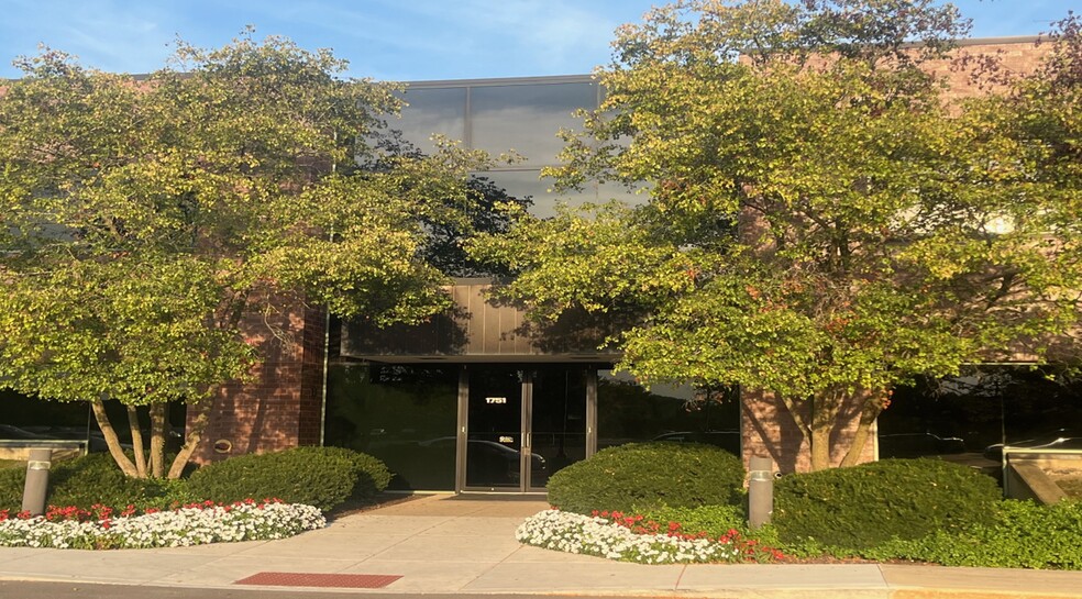 1751 S Naperville Rd, Wheaton, IL for lease - Building Photo - Image 1 of 9