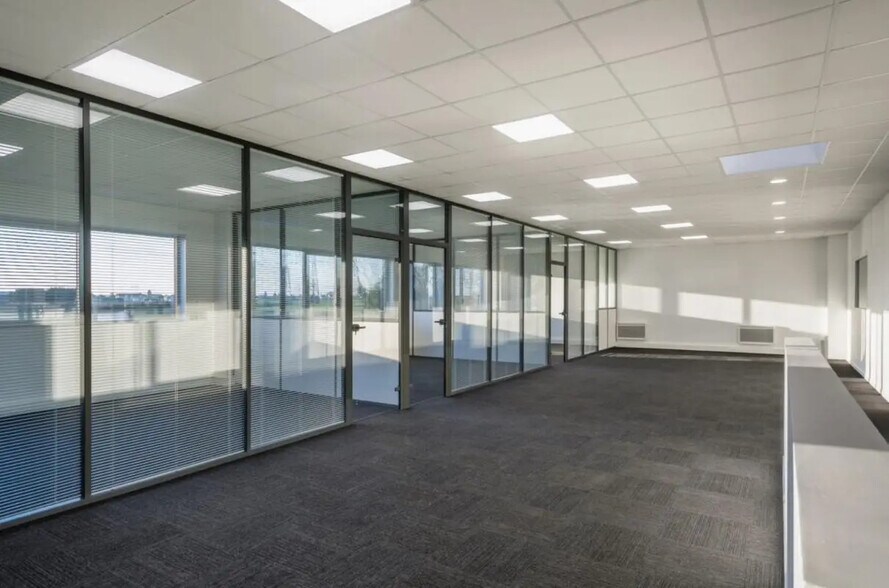 Flex in Gennevilliers for sale - Interior Photo - Image 2 of 6