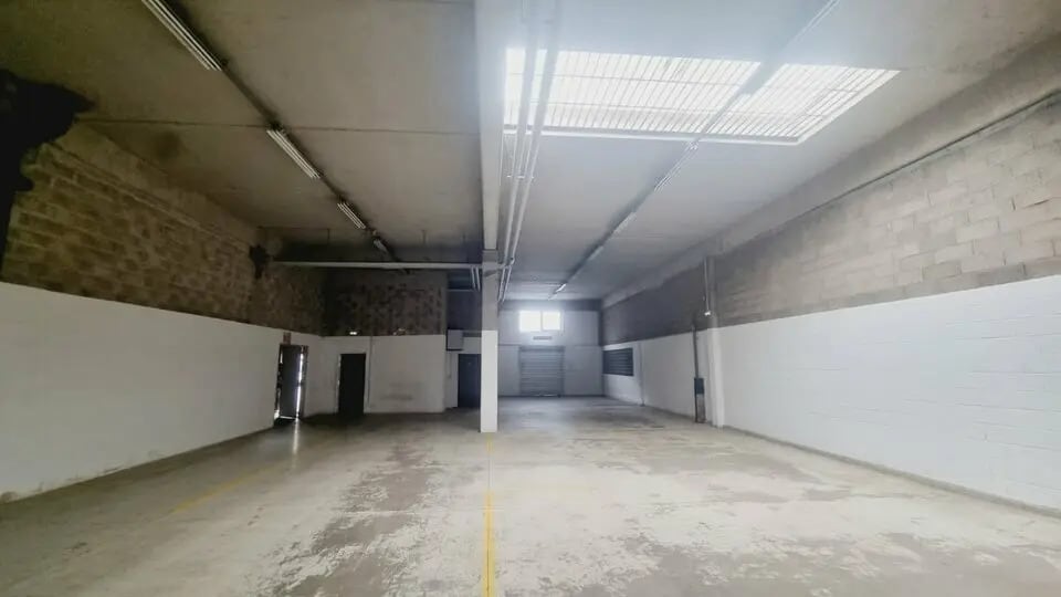 Flex in Ivry-sur-Seine for lease - Interior Photo - Image 3 of 4