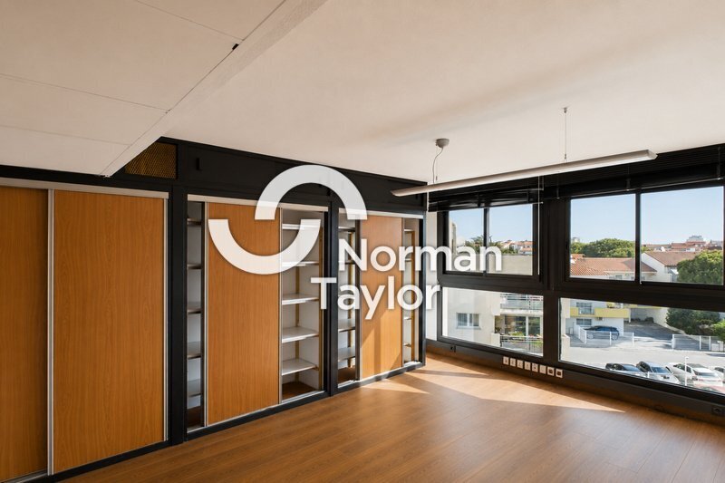 Office in Perpignan for lease - Building Photo - Image 2 of 11
