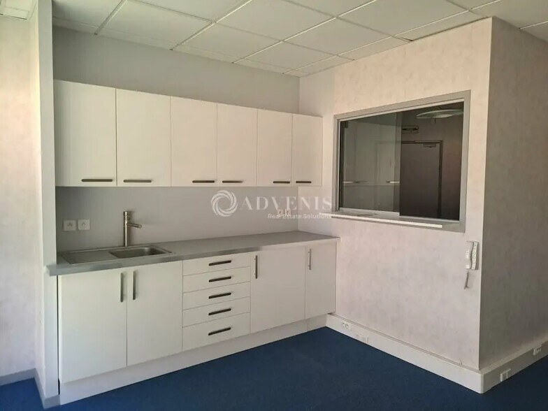 Office in Carquefou for lease - Interior Photo - Image 2 of 5