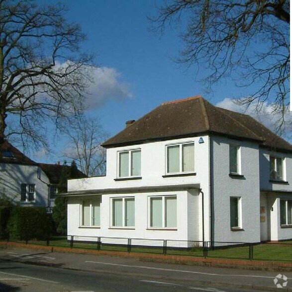 1 Kings Rd, Walton On Thames, KT12 2RA