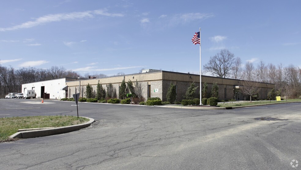 11 Spencer Ln, Annandale, NJ 08801