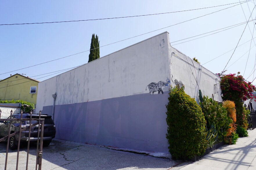 3325 Division St, Los Angeles, CA 90065 3323 Division St. Los Angeles